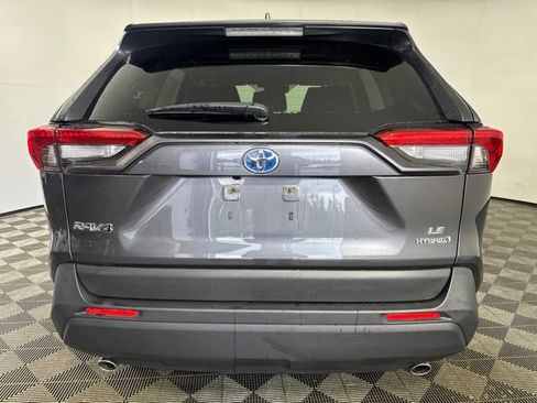 Used 2019 Toyota RAV4 LE w/ Carpet Mat Package AWD/4WD image 22
