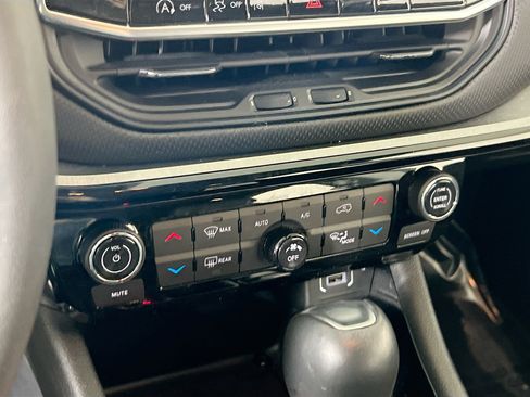 Used 2022 Jeep Compass Trailhawk AWD/4WD image 15