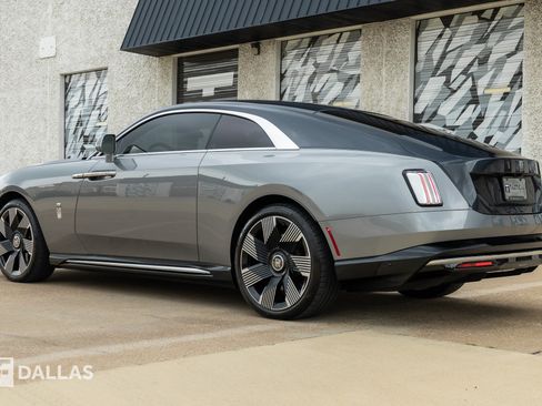 Used 2024 Rolls-Royce Spectre w/ Spectre Launch Package AWD/4WD image 10