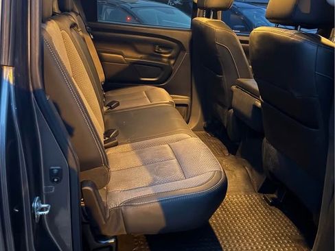Used 2017 Nissan Titan SV image 8