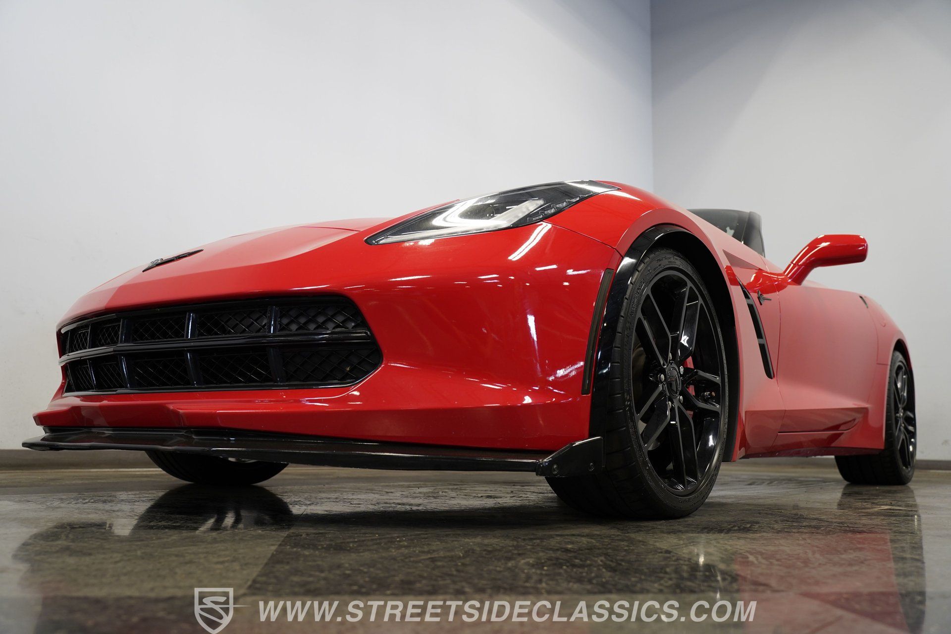 Used 2019 Chevrolet Corvette Stingray Convertible w/ Carbon Flash Badge Package RWD image 20