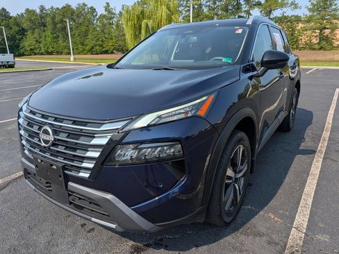 Used 2024 Nissan Rogue SL AWD/4WD image 26