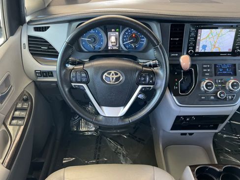 Used 2020 Toyota Sienna XLE Premium image 15