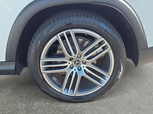Certified 2025 Mercedes-Benz GLS 450 4MATIC image 32