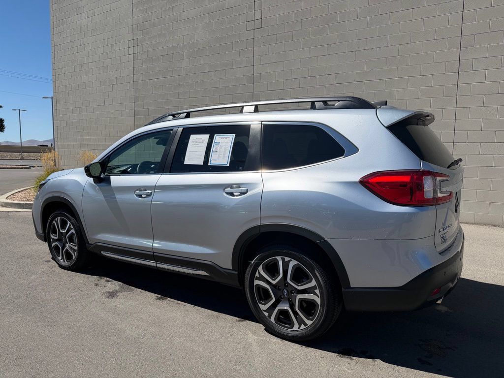 Used 2026 Subaru Ascent Limited AWD/4WD image 3