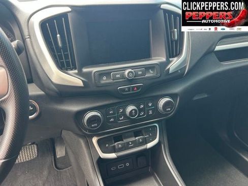 Used 2024 GMC Terrain SLE w/ Driver Convenience Package FWD image 13