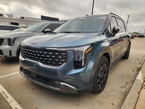 Used 2025 Kia Carnival SX Prestige image 3