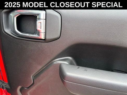 New 2025 Jeep Gladiator Sport AWD/4WD image 18