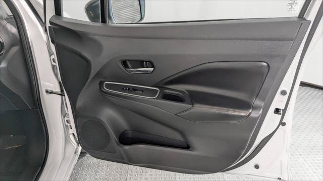 Used 2022 Nissan Versa SR FWD image 22