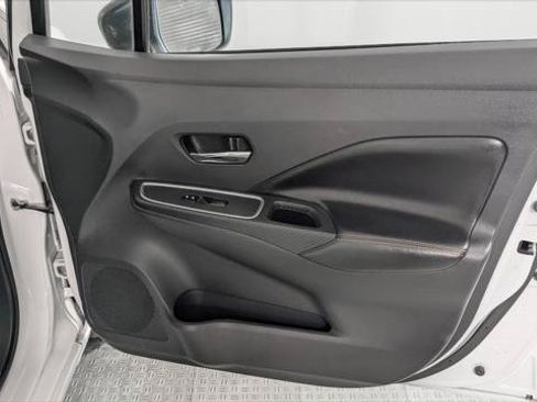 Used 2022 Nissan Versa SR FWD image 22