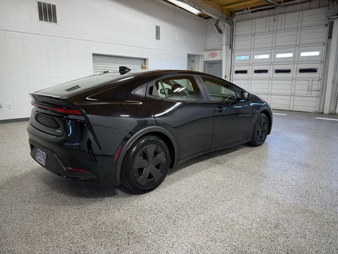 Used 2023 Toyota Prius LE image 4