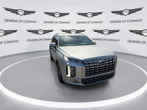Used 2024 Hyundai Palisade Calligraphy FWD image 3