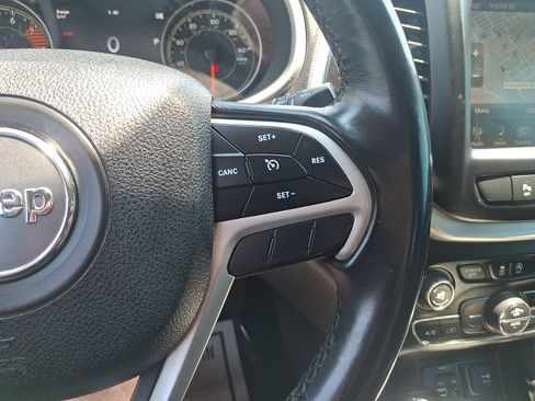 Used 2018 Jeep Cherokee Trailhawk w/ Comfort/Convenience Group AWD/4WD image 22