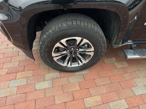 Used 2021 Chevrolet Colorado Z71 image 2
