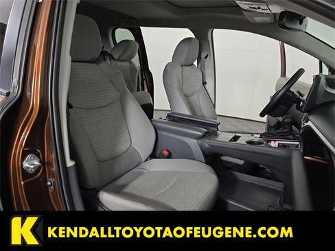 Used 2023 Toyota Sienna LE image 20