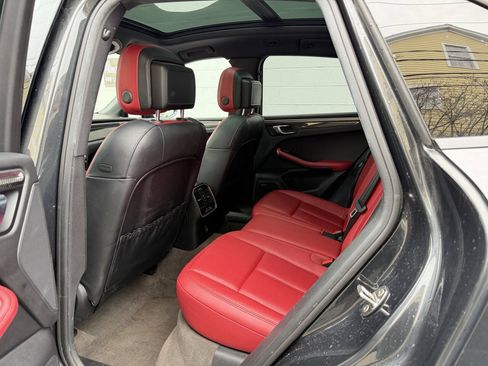 Used 2018 Porsche Macan AWD/4WD image 28