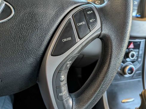 Used 2015 Hyundai Elantra SE image 21