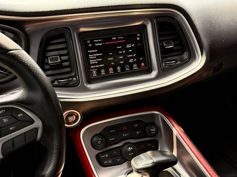 Used 2019 Dodge Challenger SXT w/ Driver Convenience Group RWD image 33