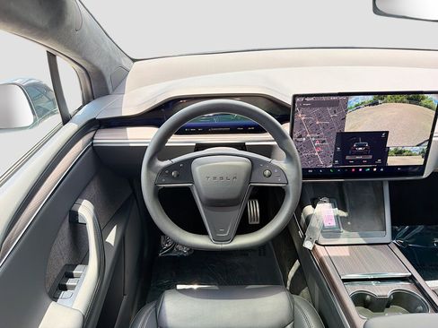 Used 2024 Tesla Model X AWD/4WD image 17