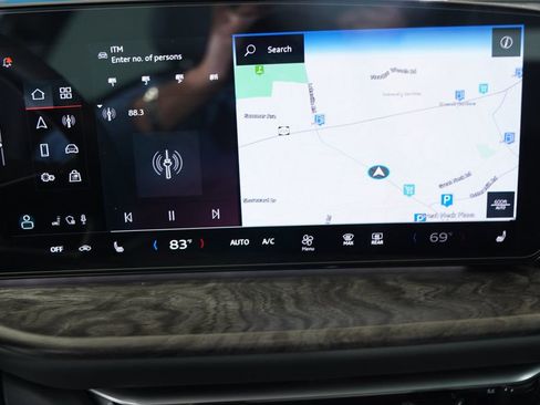 Used 2025 Audi Q5 Premium w/ Convenience Package image 3