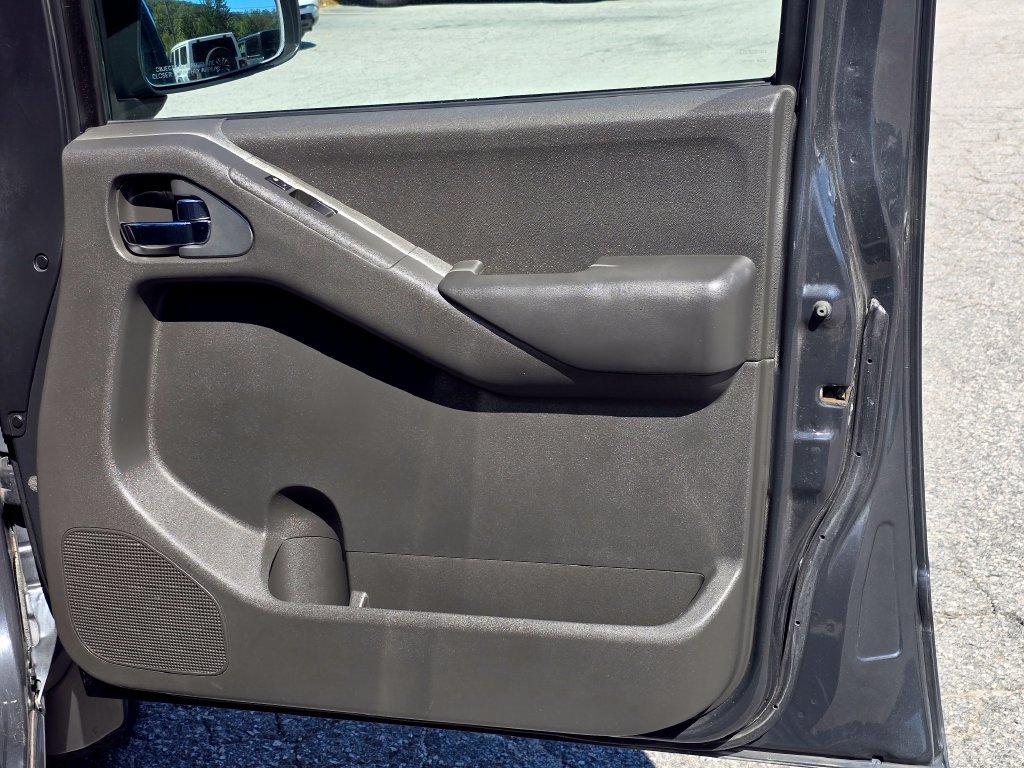 Used 2011 Nissan Frontier PRO-4X AWD/4WD image 45