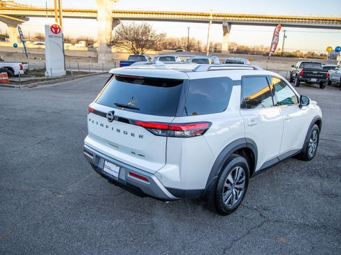 Used 2023 Nissan Pathfinder SL w/ Lighting Package (N92) image 17