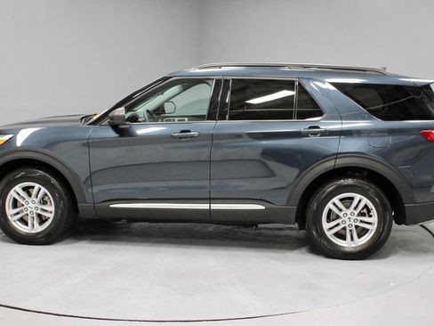 Used 2024 Ford Explorer XLT w/ Equipment Group 202A AWD/4WD image 8