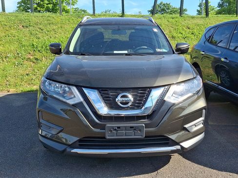 Used 2017 Nissan Rogue SV AWD/4WD image 2