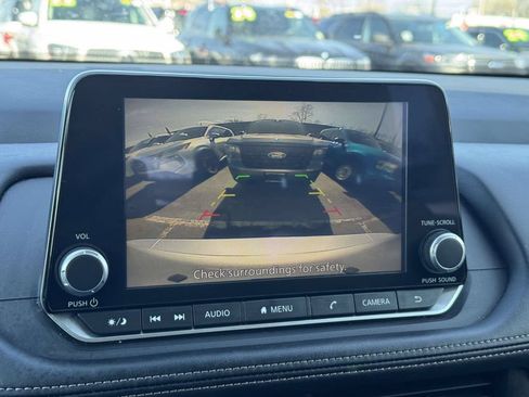 Used 2024 Nissan Rogue S FWD image 16