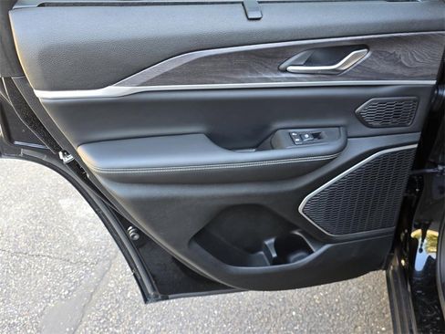 Used 2023 Jeep Grand Cherokee 4WD 4xe w/ Luxury Tech Group II image 52