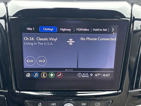 Used 2022 Chevrolet Traverse LT image 25