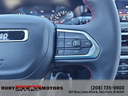 Used 2025 Jeep Compass Trailhawk AWD/4WD image 19