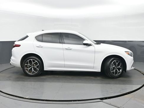 Used 2021 Alfa Romeo Stelvio Ti image 2