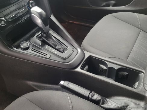 Used 2016 Ford Focus SE w/ SE Sport Package FWD image 26