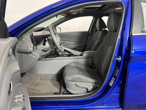 Used 2025 Hyundai Elantra SEL FWD image 26