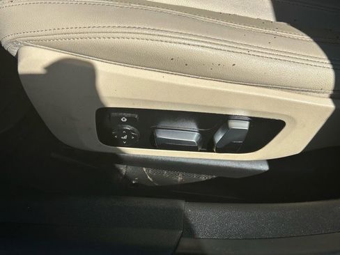 Used 2019 BMW 330i xDrive Sedan w/ Premium Package image 16