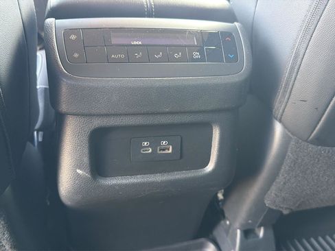 Used 2025 Nissan Pathfinder SL FWD image 21