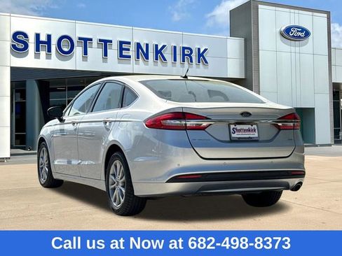 Used 2017 Ford Fusion SE w/ Fusion SE Technology Package image 6