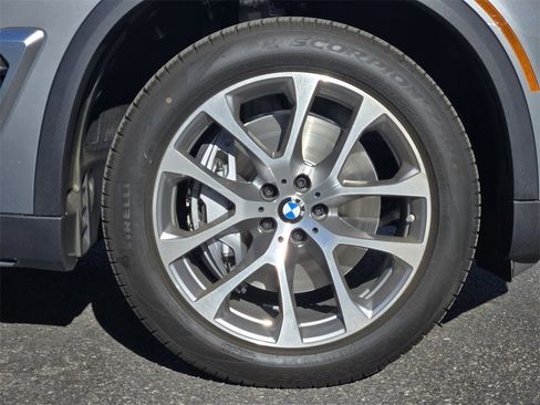 New 2026 BMW X5 xDrive50e w/ Climate Comfort Package image 11