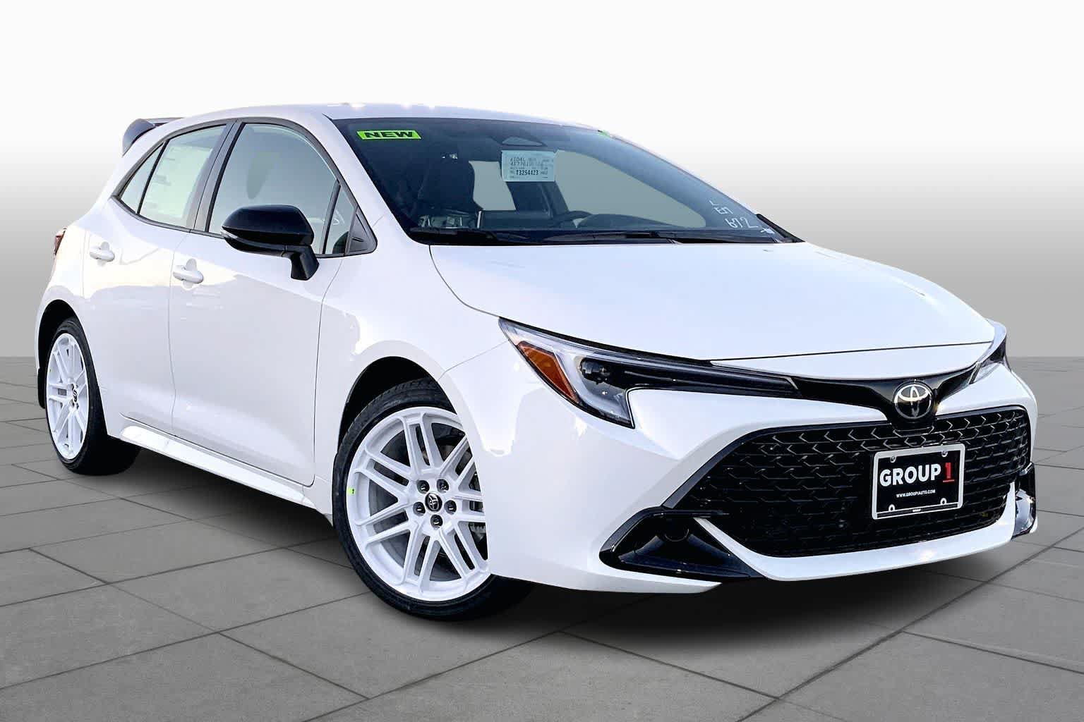 Used 2026 Toyota Corolla SE FWD image 2