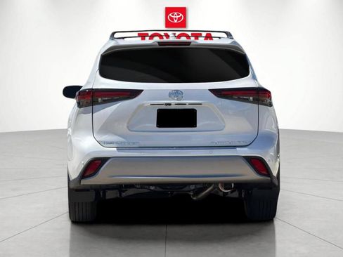 New 2026 Toyota Highlander Platinum AWD/4WD image 4