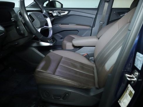 Used 2024 Audi Q4 e-tron Premium w/ Convenience Package image 19