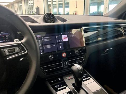 Used 2025 Porsche Macan AWD/4WD image 7