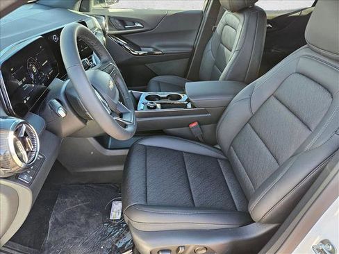 New 2026 Chevrolet Equinox LT w/ Convenience Package II FWD image 4