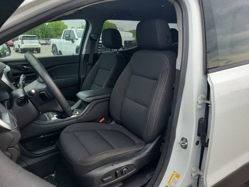 Used 2023 GMC Acadia SLE w/ Driver Convenience Package FWD image 17