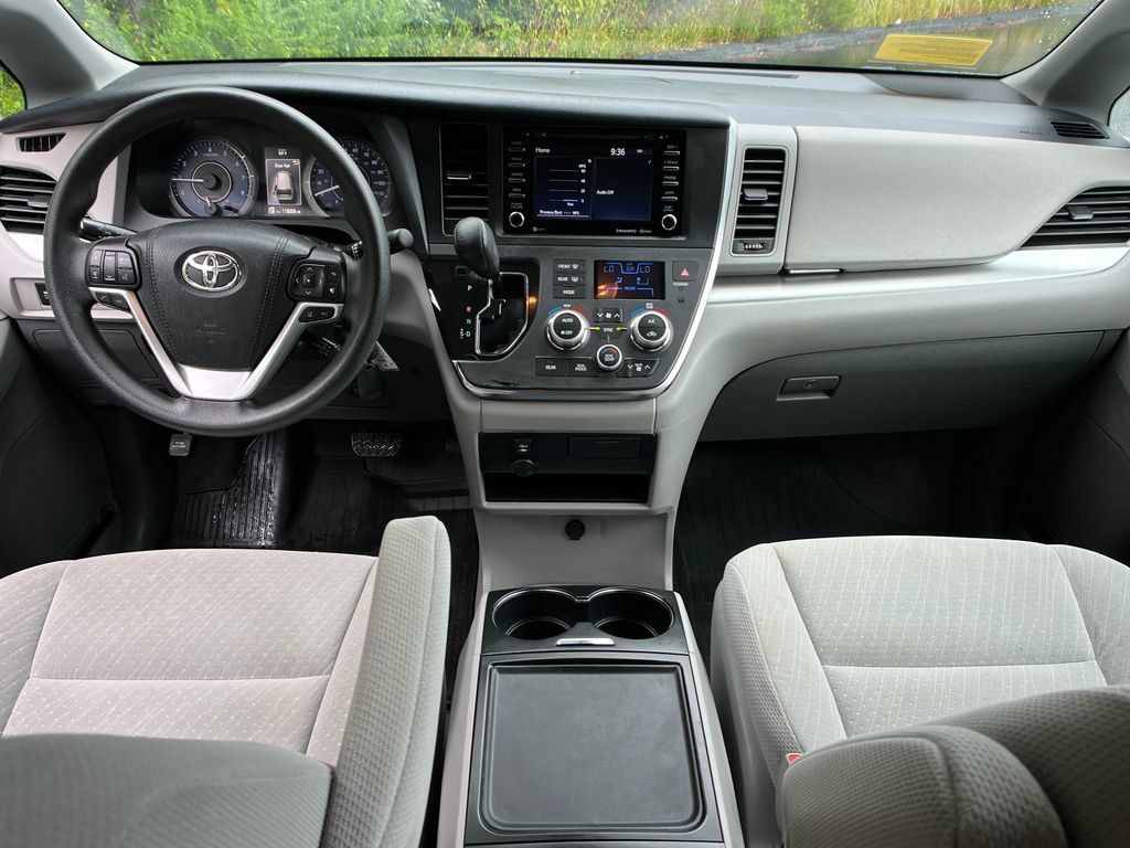 Used 2018 Toyota Sienna LE AWD/4WD image 13