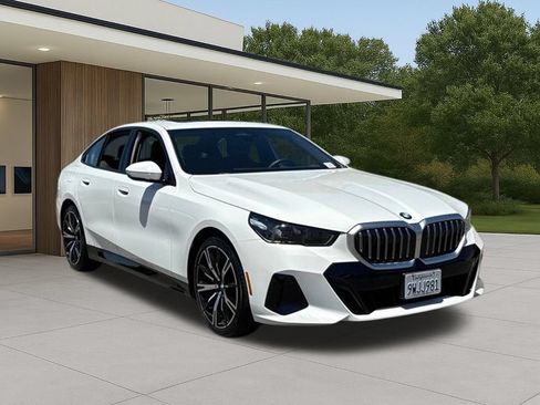 Used 2026 BMW 530i w/ M Sport Package RWD image 6