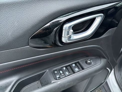 Used 2024 Jeep Compass Trailhawk image 12