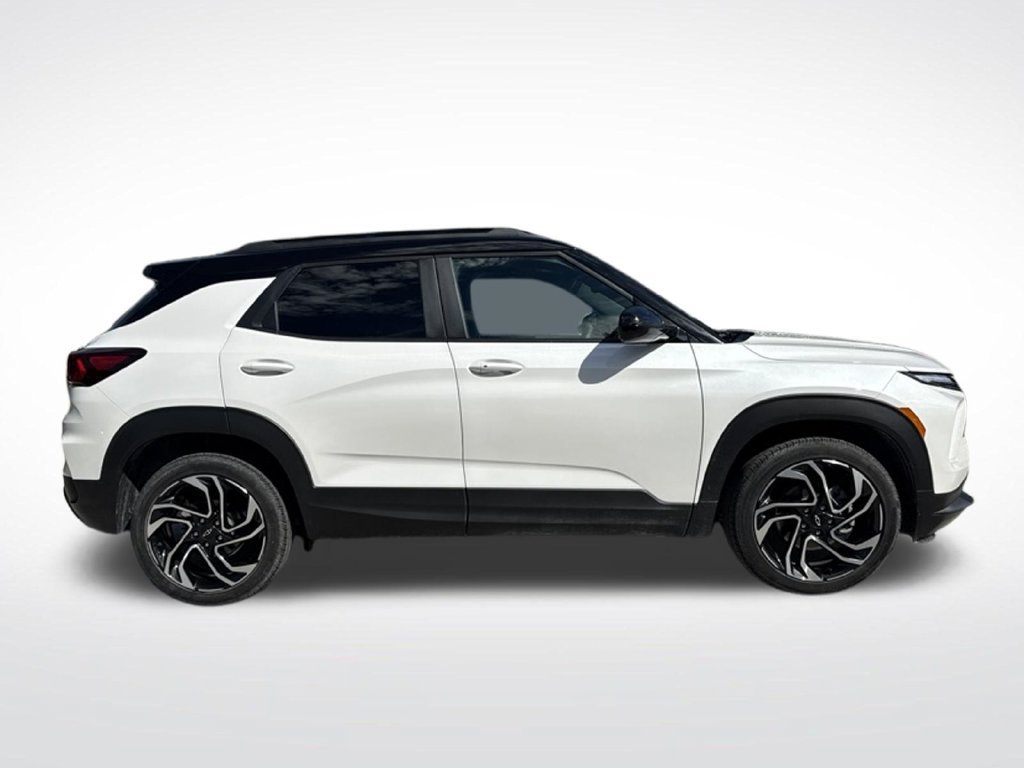 Used 2025 Chevrolet TrailBlazer RS w/ Convenience Package AWD/4WD image 4