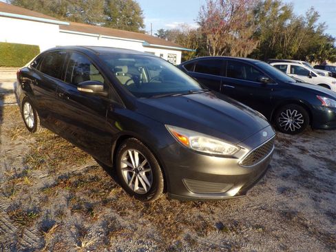 Used 2017 Ford Focus SE image 3
